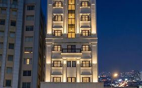 Apogee Hotel